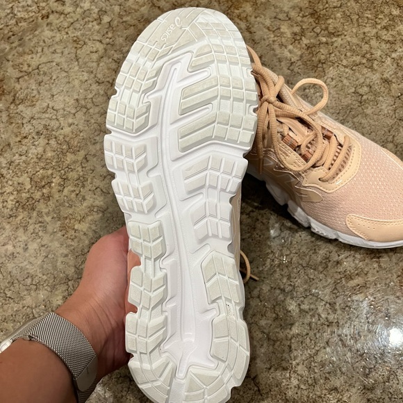 ASICS, brand new - Picture 3 of 3